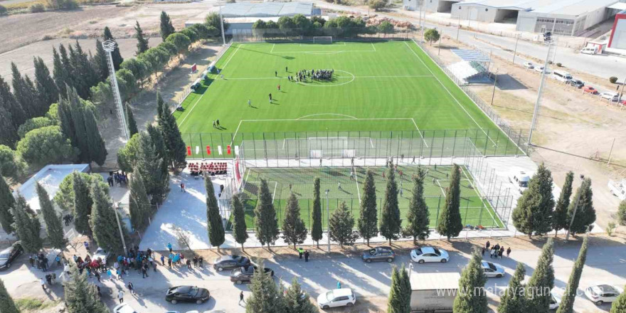 Manisa’ya 245 seyircili yeni futbol sahası kazandırıldı