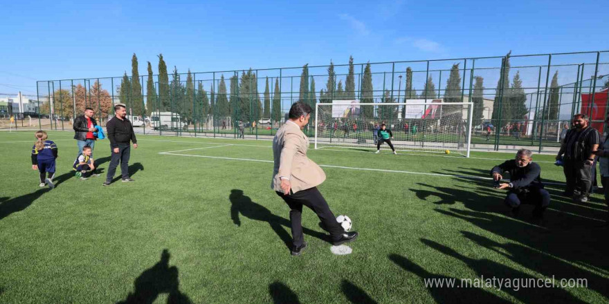 Manisa’ya 245 seyircili yeni futbol sahası kazandırıldı