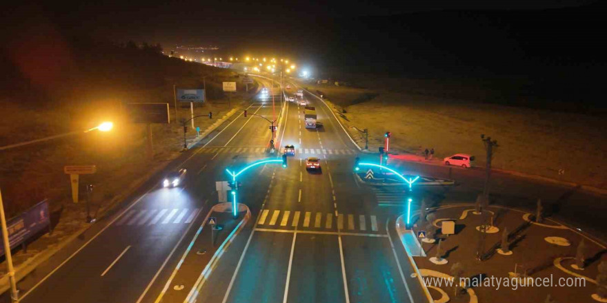 Mardin trafiğinde LED ışıklı yaya geçitleri ve dekoratif sinyalizasyon dönemi başladı