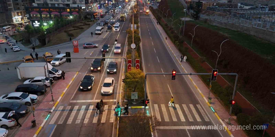 Mardin trafiğinde LED ışıklı yaya geçitleri ve dekoratif sinyalizasyon dönemi başladı