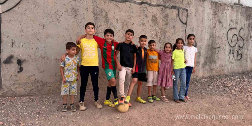 Mardin’de çocuklardan, kaymakam amcalarına halı saha talebi