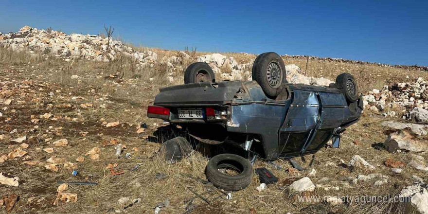 Mardin’de devrilen otomobildeki 2 kişi yaralandı