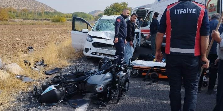 Mardin’de hafif ticari araç ile motosiklet çarpıştı: 2 yaralı