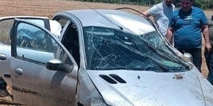 Mardin’de sürücüsünün kontrolünden çıkan otomobil takla attı: 2 yaralı