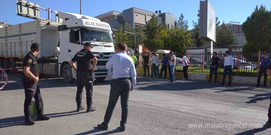 Mardin’de tırın çarptığı kadın hayatını kaybetti