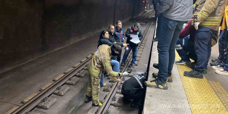 Marmaray’da tren aylarına atlayan şahıs hayatını kaybetti