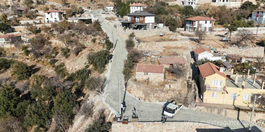 Marmaris Belediyesi’nden Söğüt Mahallesi’nde yol çalışması