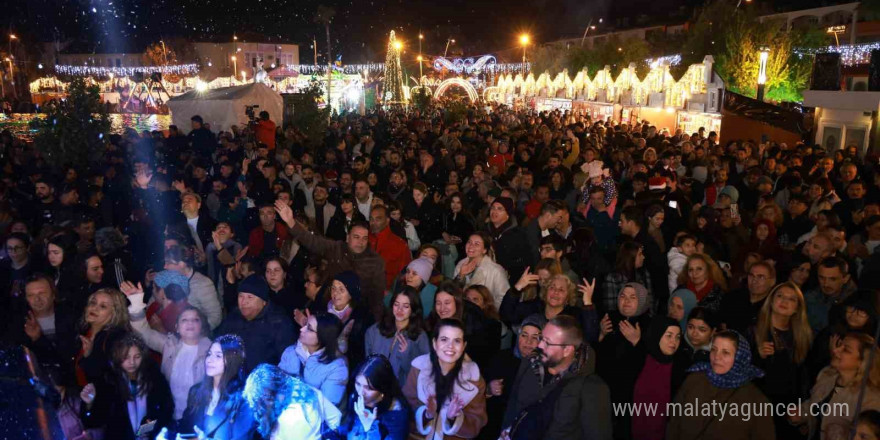 Marmaris, yeni yıla eğlenerek girdi