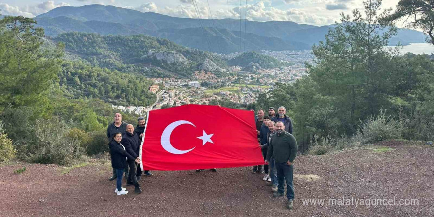 Marmaris’in dört mahalle muhtarından Türk bayrağına vefa