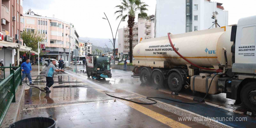 Marmaris’te belediye ekiplerinin yağmur mesaisi sürüyor