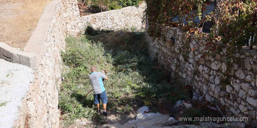 Marmaris’te dere yatakları kışa hazırlanıyor