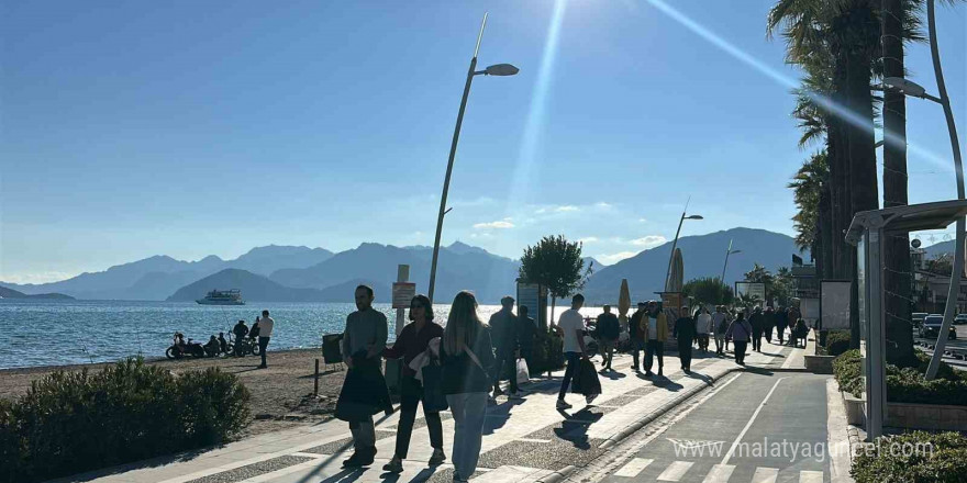 Marmaris’te güneş yüzünü gösterdi, sahiller hareketlendi