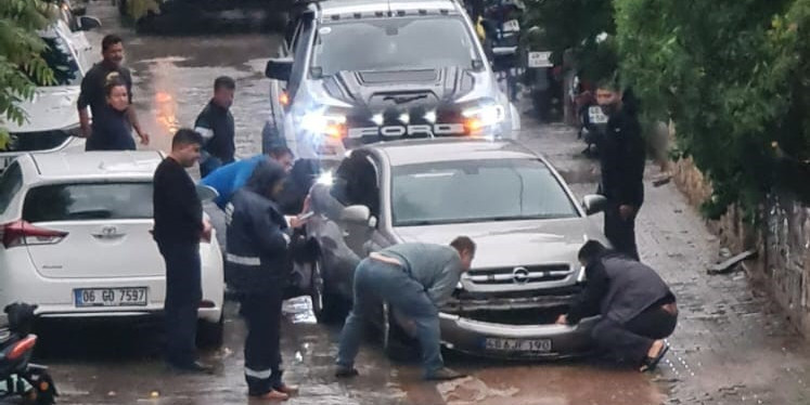 Marmaris’te sağanak yağış etkisini sürdürüyor