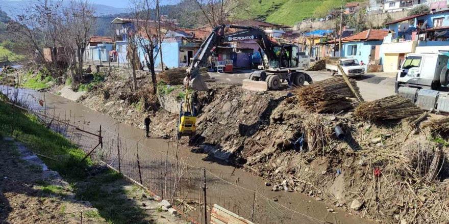 MASKİ, Salihli’deki dereyi temizledi