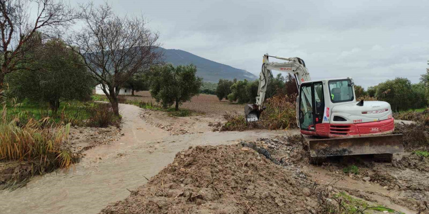 MASKİ’den dere temizliği ve arıtma tesis çalışması Büyükbelen Mahallesinde Dere Temizliği