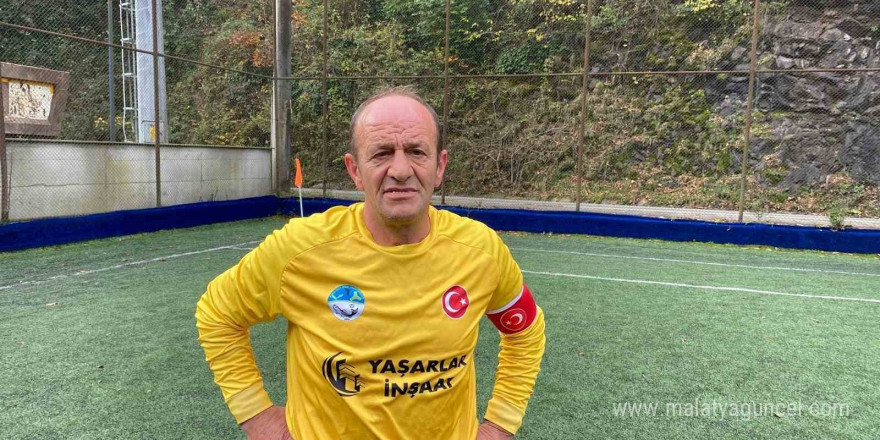 Masterler Futbol oyuncusu sahada kalp krizi geçirerek hayatını kaybetti