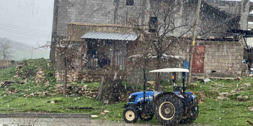 Mazıdağı’nda martta kar yağışı