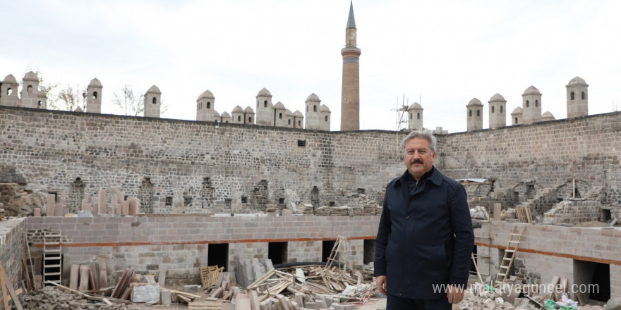 Melikgazi Belediyesi tarihe ışık tutuyor