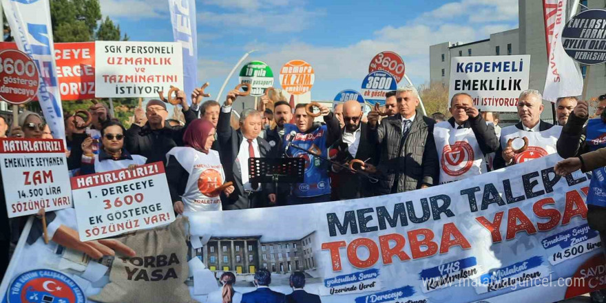 Memur sendikaları Hazine ve Maliye Bakanlığı önünde taleplerini açıkladı