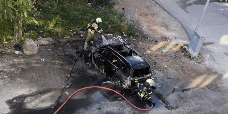 Mercedes marka elektrikli cip park halinde alev topuna döndü