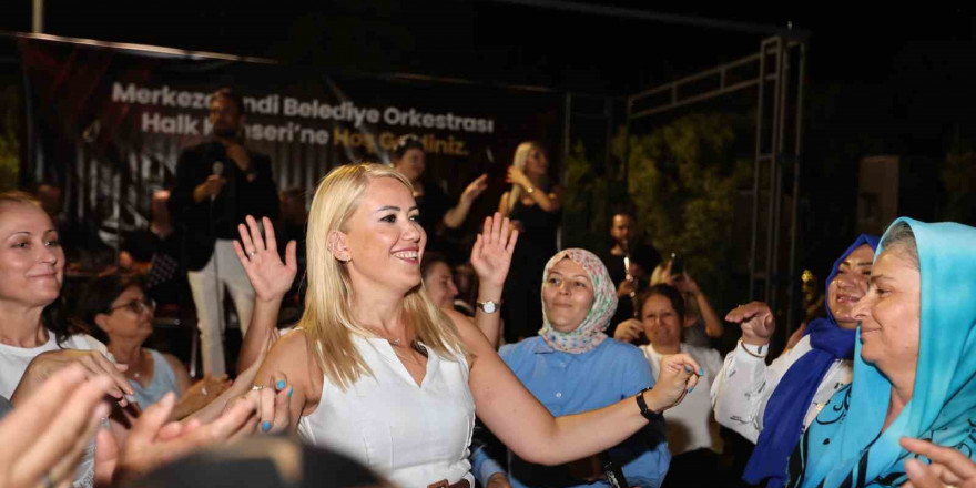 Merkezefendi Belediye Orkestrası hem coştu hem coşturdu