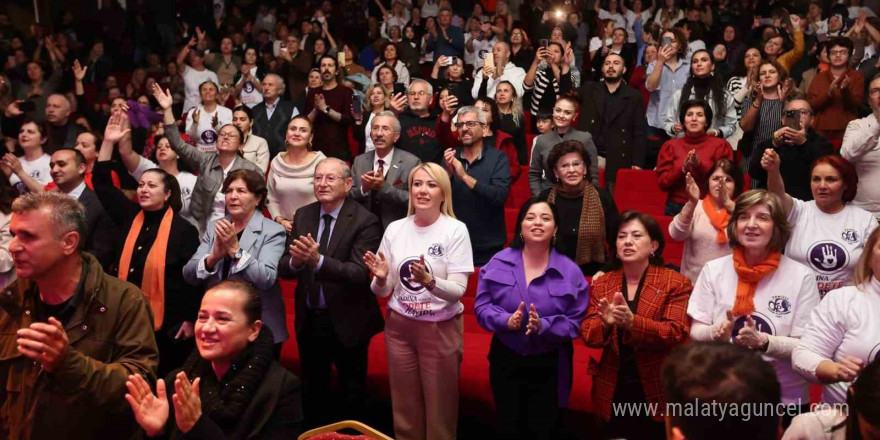 Merkezefendili kadınların performansı ayakta alkışlandı