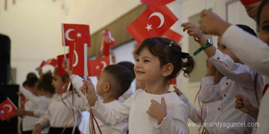 Merkezefendi’nin minik öğrencileri 29 Ekim’i coşkuyla kutladı