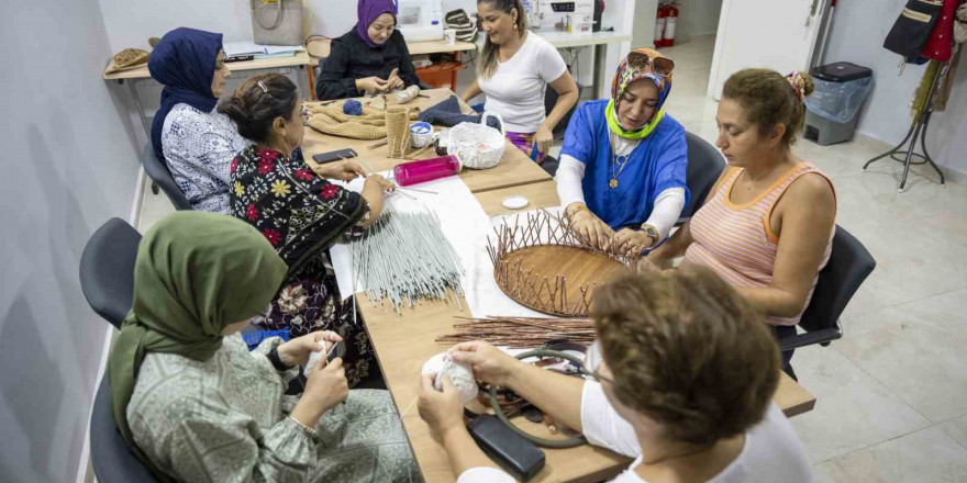 Mersin Büyükşehir Belediyesinin meslek edindirme kursları ilgi görüyor