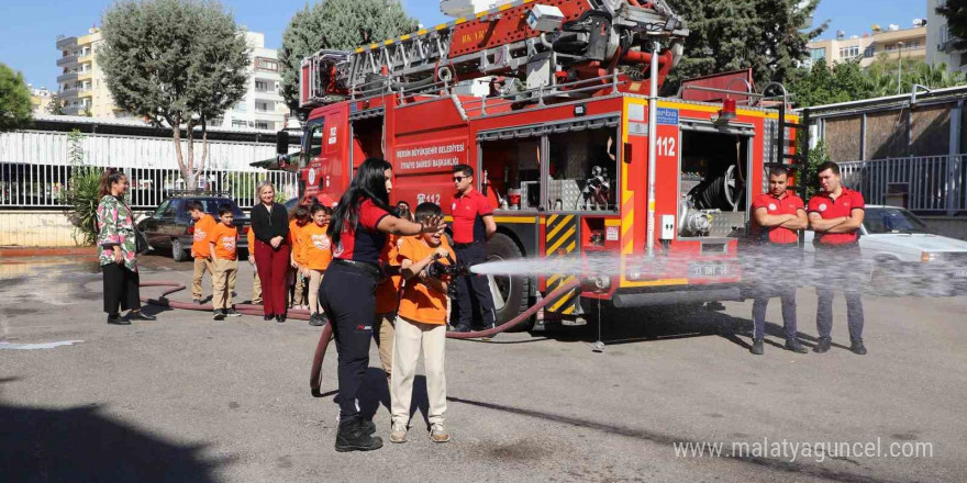 Mersin İtfaiye Teşkilatı öğrencileri ağırladı