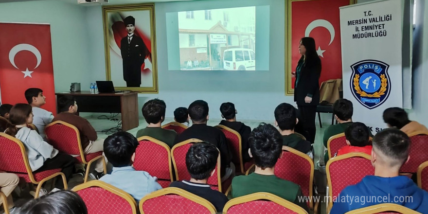 Mersin polisi çocukları bilgilendiriyor