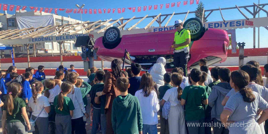 Mersin polisinden öğrencilere güvenli trafik eğitimi