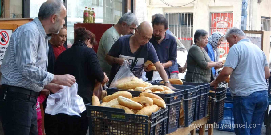 Mersin’de 4 liralık ekmek ’kapış kapış’ gidiyor