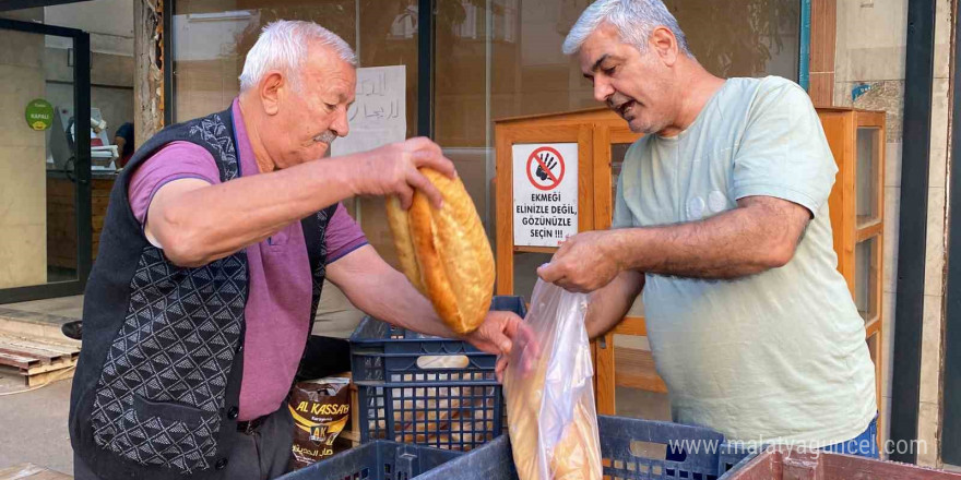 Mersin’de 4 liralık ekmek ’kapış kapış’ gidiyor