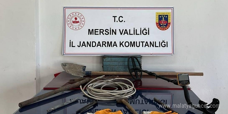 Mersin’de 5 kişi define ararken suçüstü yakalandı