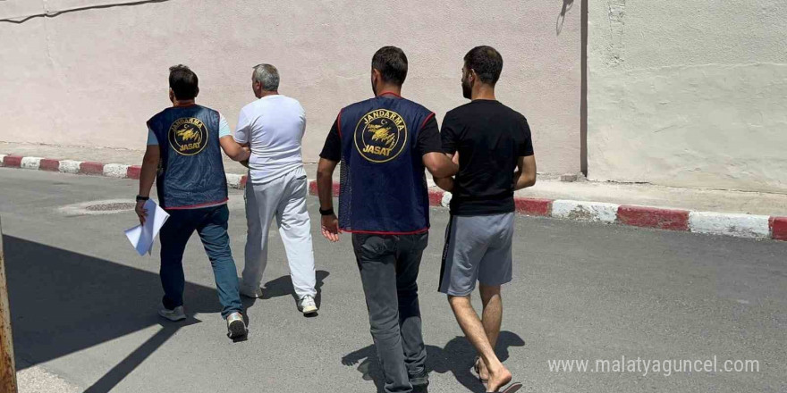 Mersin’de aranan şahıslar operasyonu: 31 tutuklama