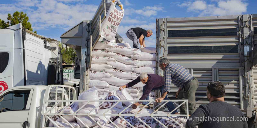 Mersin’de belediyeden üreticilere yem desteği