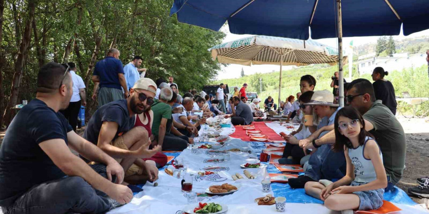 Mersin’de çevre sorunlarına karşı ’Yeryüzü Sofrası’ kuruldu