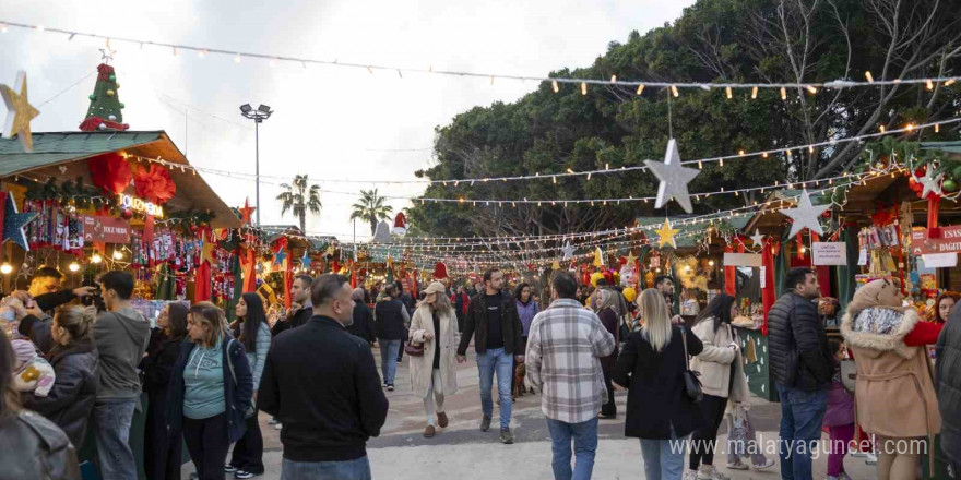 Mersin’de kurulan ’Yılbaşı Pazarı’ vatandaşları bekliyor