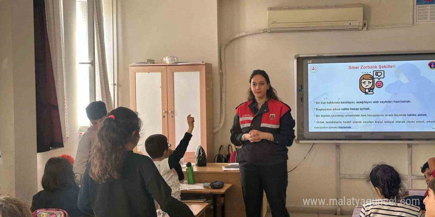 Mersin’de öğrencilere siber farkındalık eğitimi verildi