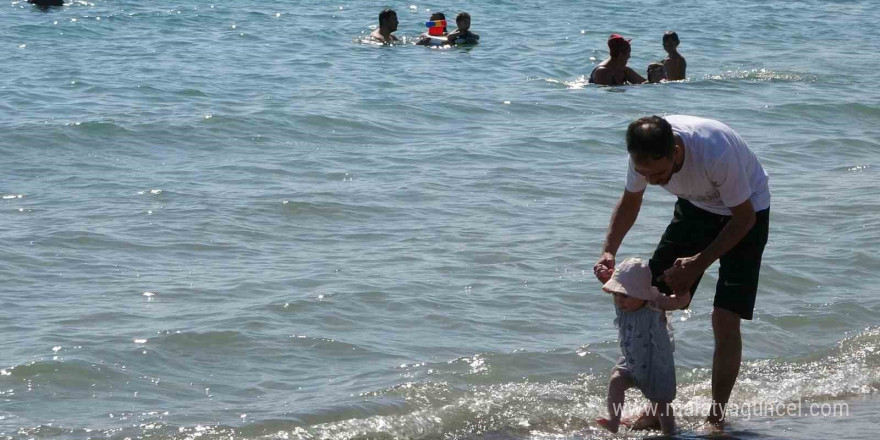 Mersin’de sahiller, sakinliği sevenlere kaldı