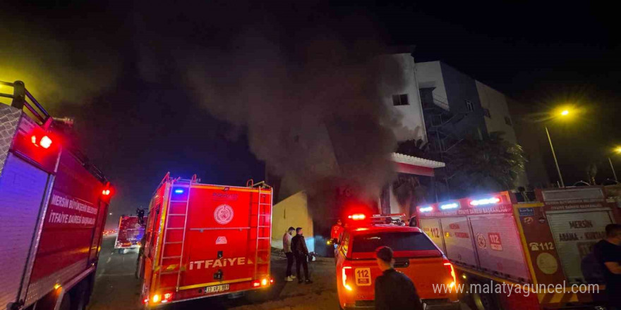 Mersin’de tekstil atölyesinde yangın: 4 işçi dumandan etkilendi