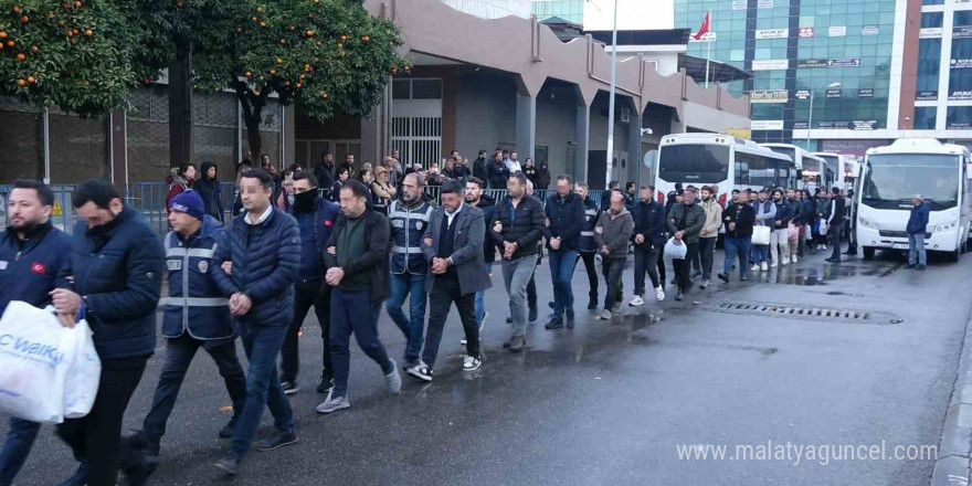 Mersin’deki rüşvet operasyonu zanlıları adliyeye sevk edildi