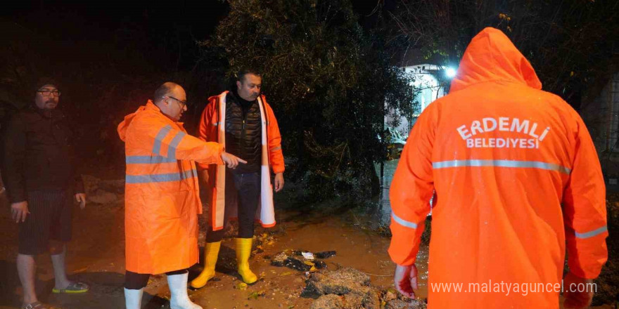 Mersin’in ilçelerinde metrekareye 90 ile 100 kilogram yağış düştü