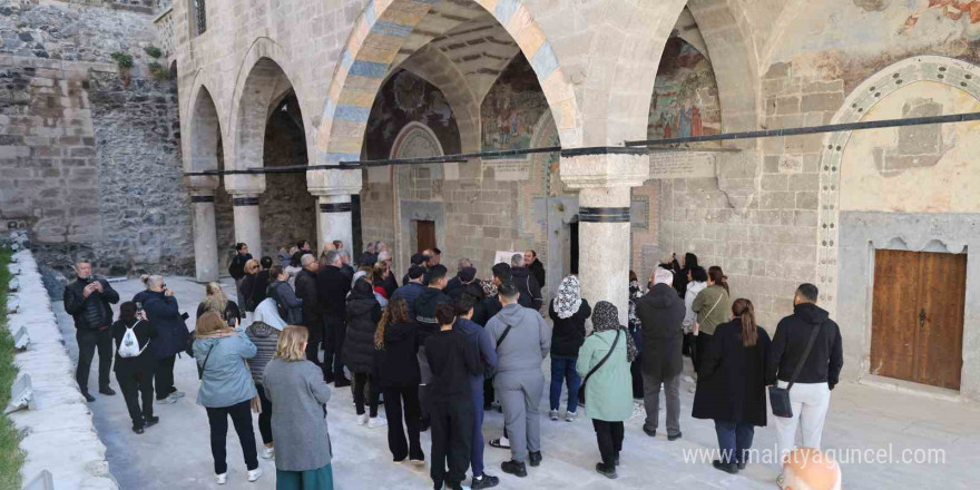 Meryem Ana Kilisesi yerli ve yabancı turistleri ağırlıyor