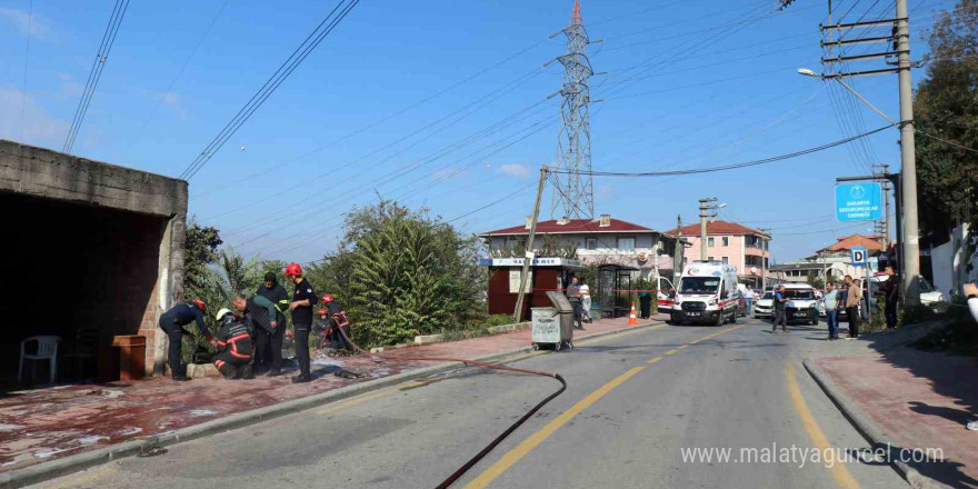 Metruk yapıda çıkan yangın doğalgaz borusunu patlattı