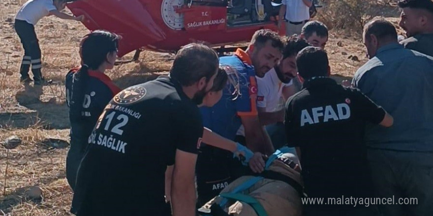 Meyve toplarken ağaçtan düştü, ambulans helikopterle hastaneye sevk edildi