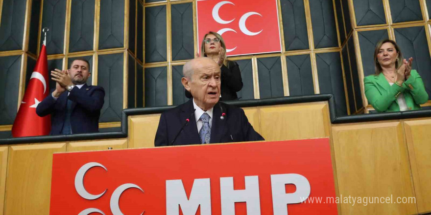 MHP Lideri Bahçeli: “Devleti milletten ayırmak, milleti devletten ayrıştırmak su katılmamış bölücülüktür.”