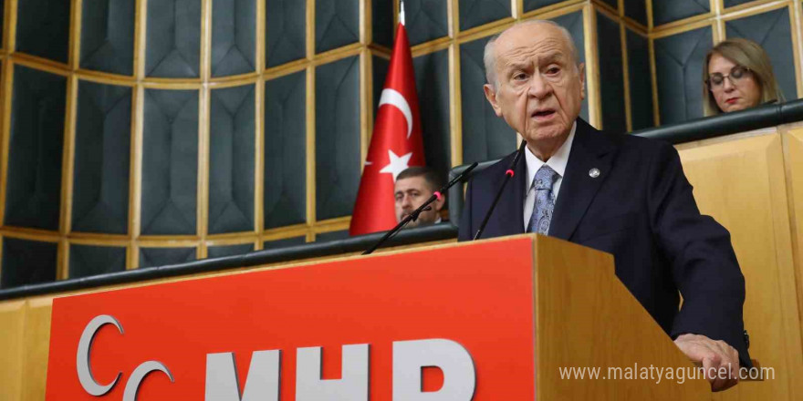 MHP Lideri Bahçeli: “Devleti milletten ayırmak, milleti devletten ayrıştırmak su katılmamış bölücülüktür.”