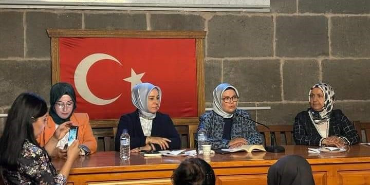 Milletvekili Ayşe Böhürler, Yazarlar Birliği Şiir Programı’na konuk oldu