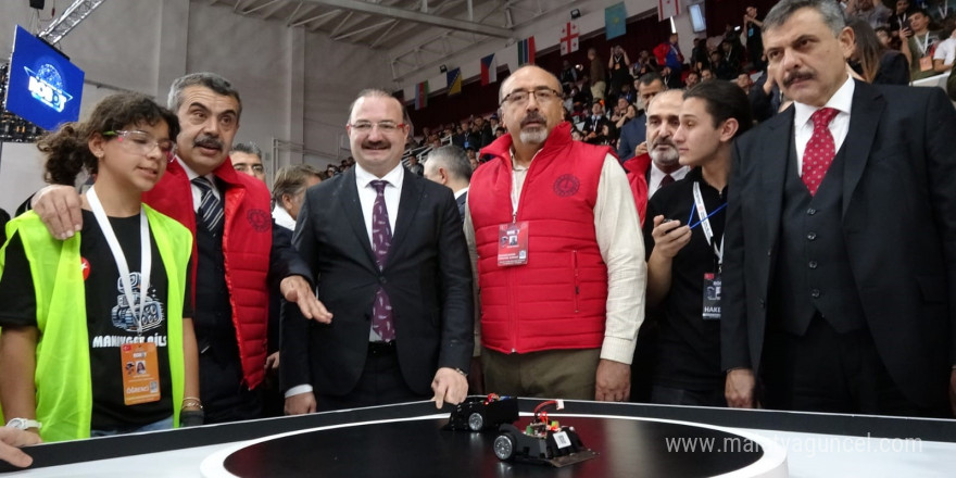 Milli Eğitim Bakanı Tekin, Uluslararası Robot Yarışması’na katılan öğrencilerle bir araya geldi